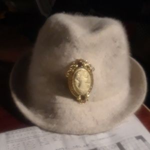 90% angora10% nylon women's hat